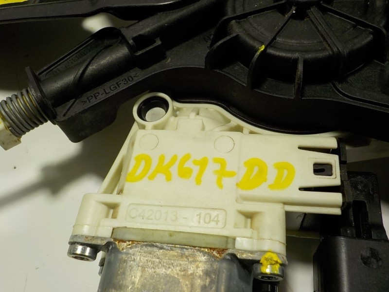 Recambio de elevalunas delantero derecho para land rover range rover evoque evoque referencia OEM IAM LR137687 K8D223200AC K8D22