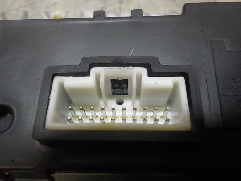 Recambio de pantalla multifuncion para kia cee´d 1.4 crdi cat referencia OEM IAM   