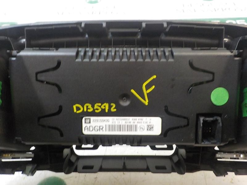 Recambio de pantalla multifuncion para opel insignia berlina selective referencia OEM IAM 22915943  