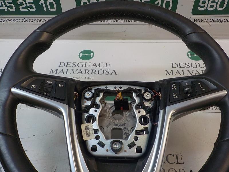 Recambio de volante para opel insignia berlina selective referencia OEM IAM 13316547  