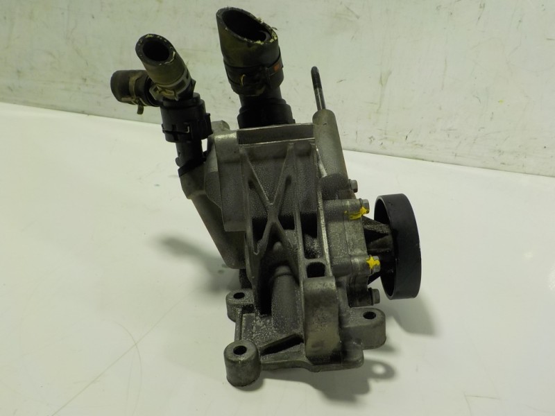 Recambio de bomba agua para toyota verso 1.6 d-4d cat referencia OEM IAM 16100WA010  