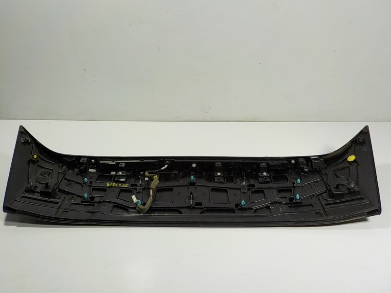 Recambio de piloto trasero central para mazda 3 berlina (bp) evolution referencia OEM IAM   