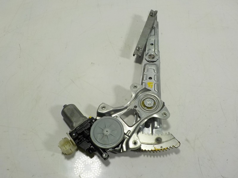 Recambio de elevalunas trasero derecho para nissan x-trail (t32) acenta referencia OEM IAM 827204CA0A 827301BA0A 827301BA0A