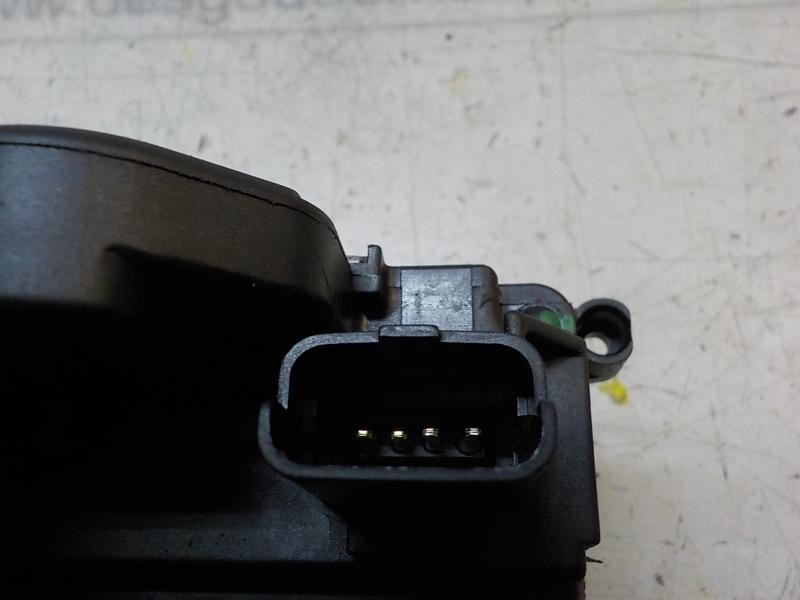 Recambio de cerradura puerta delantera derecha para renault megane iii berlina 5 p life referencia OEM IAM   