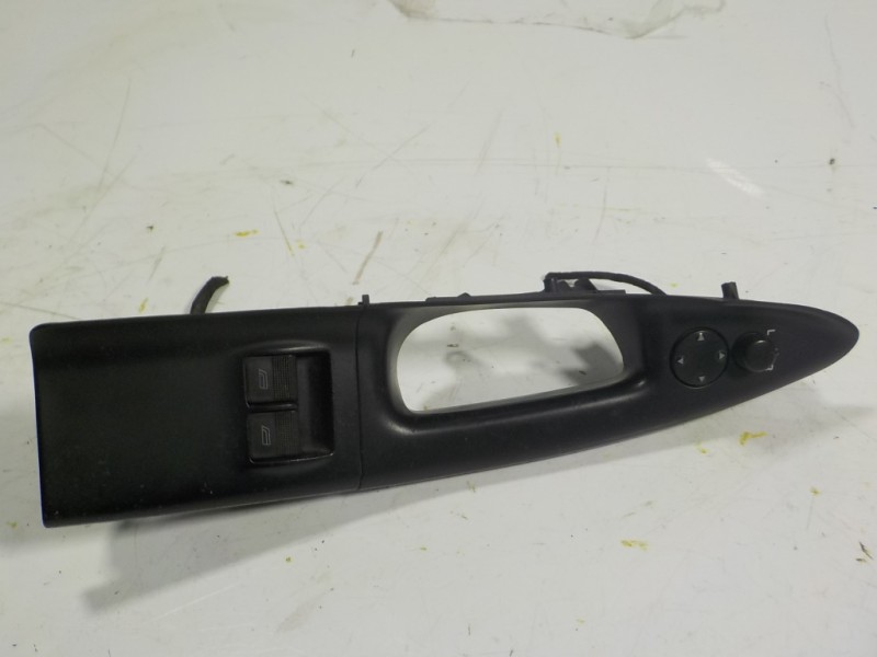 Recambio de mando elevalunas delantero izquierdo para audi a4 berlina (b5) 1.8 20v turbo referencia OEM IAM   