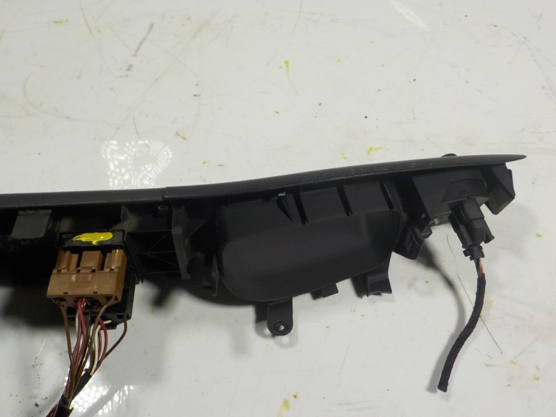 Recambio de mando elevalunas delantero izquierdo para audi a4 berlina (b5) 1.8 20v turbo referencia OEM IAM   