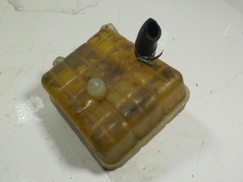 Recambio de deposito expansion para ssangyong actyon 2.0 td cat referencia OEM IAM 2161009103  