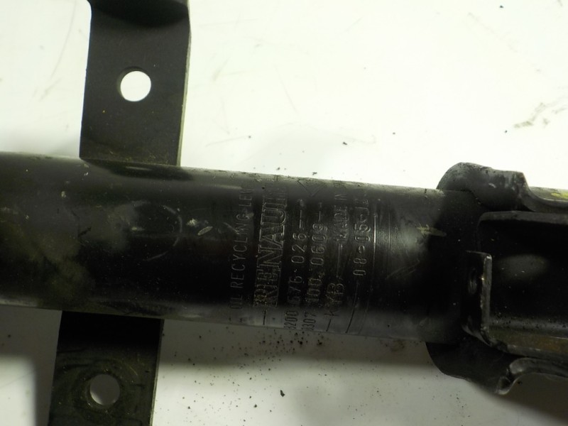 Recambio de amortiguador delantero derecho para renault clio iii exception 2 referencia OEM IAM 8200676026 8200676026 