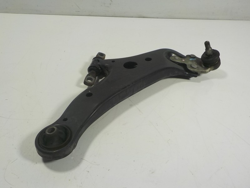 Recambio de brazo suspension inferior delantero derecho para lexus rx 450h referencia OEM IAM 4806848041  