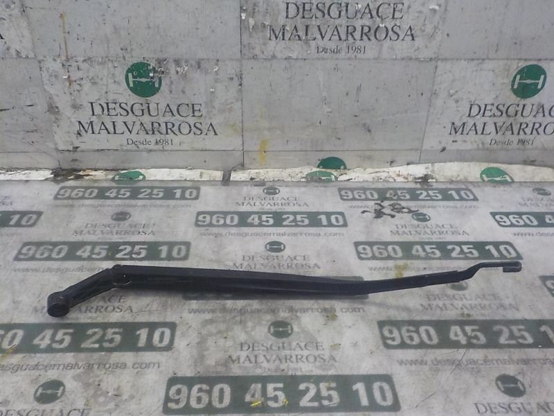 Recambio de brazo limpia delantero derecho para toyota auris 1.8 16v (híbrido) referencia OEM IAM 8521102300  