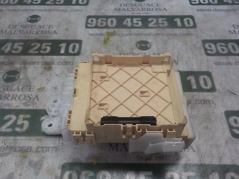 Recambio de caja reles / fusibles para toyota auris 1.8 16v (híbrido) referencia OEM IAM 8273012X81 63586756 63586756