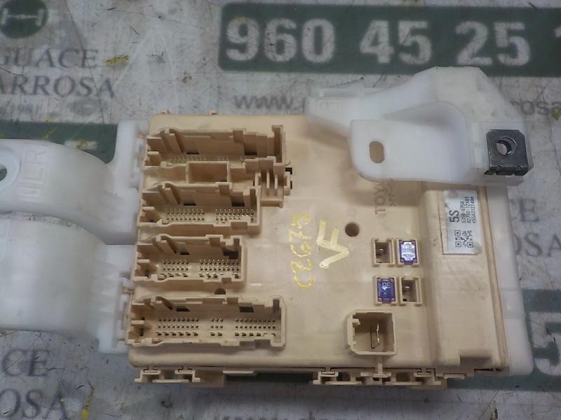 Recambio de caja reles / fusibles para toyota auris 1.8 16v (híbrido) referencia OEM IAM 8273012X81 63586756 63586756