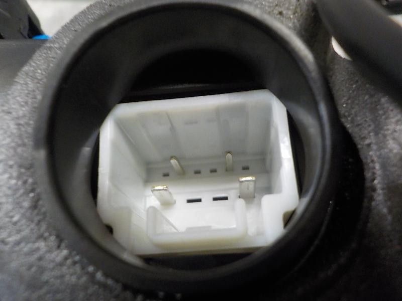 Recambio de cerradura puerta trasera derecha para toyota auris 1.8 16v (híbrido) referencia OEM IAM 6905005051  