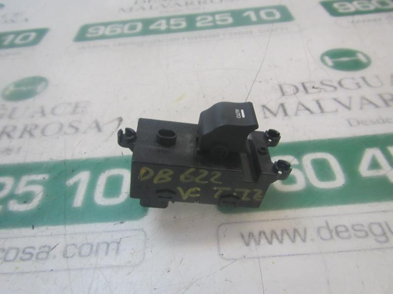 Recambio de mando elevalunas trasero izquierdo para hyundai i40 1.7 crdi cat referencia OEM IAM 935803Z0004X 935803Z0004X 39R520