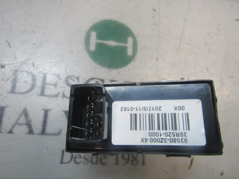 Recambio de mando elevalunas trasero izquierdo para hyundai i40 1.7 crdi cat referencia OEM IAM 935803Z0004X 935803Z0004X 39R520