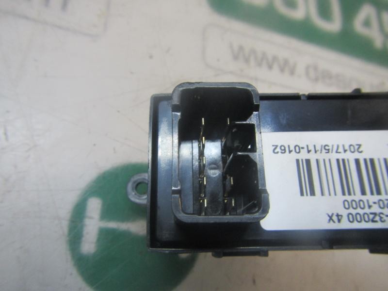 Recambio de mando elevalunas trasero izquierdo para hyundai i40 1.7 crdi cat referencia OEM IAM 935803Z0004X 935803Z0004X 39R520