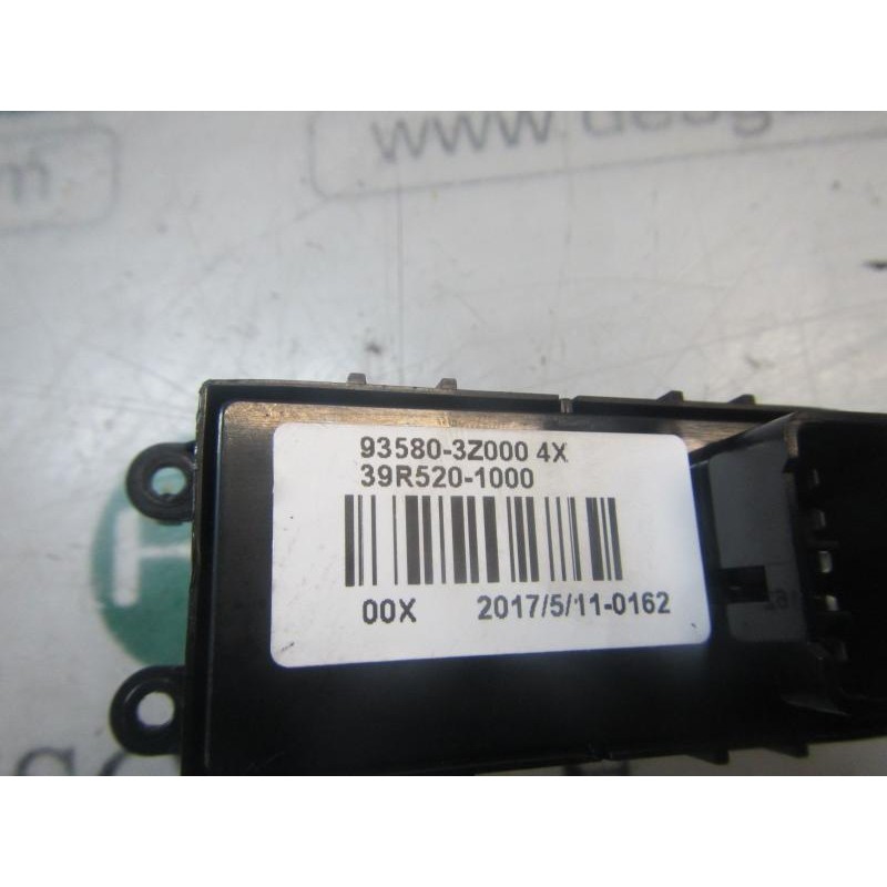 Recambio de mando elevalunas trasero izquierdo para hyundai i40 1.7 crdi cat referencia OEM IAM 935803Z0004X 935803Z0004X 39R520