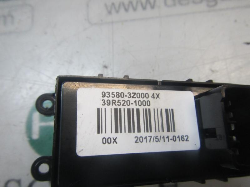 Recambio de mando elevalunas trasero izquierdo para hyundai i40 1.7 crdi cat referencia OEM IAM 935803Z0004X 935803Z0004X 39R520