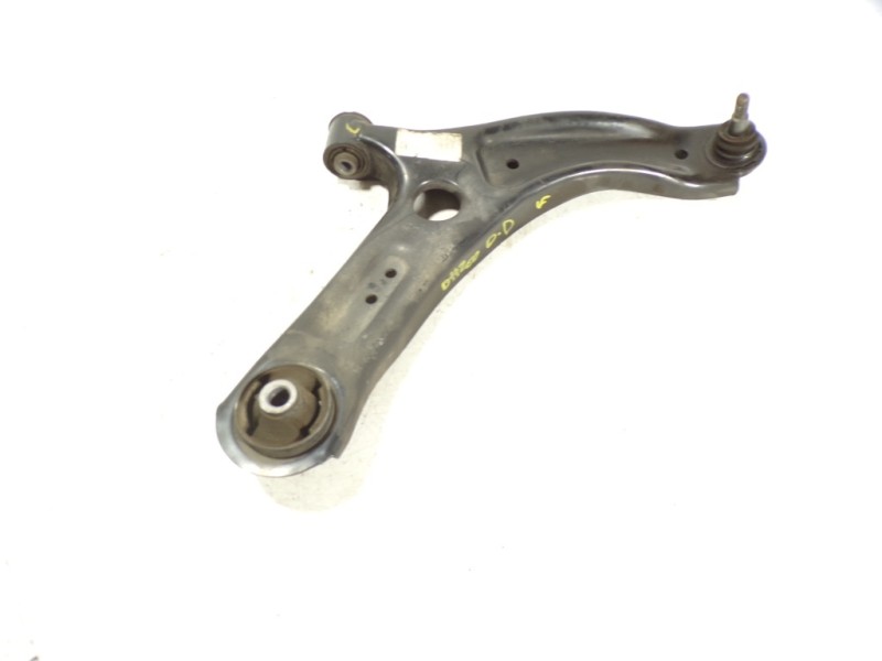 Recambio de brazo suspension inferior delantero derecho para hyundai i20 1.2 cat referencia OEM IAM 54501C8000  