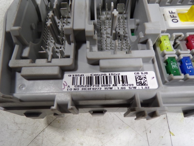 Recambio de caja reles / fusibles para hyundai i20 1.2 cat referencia OEM IAM 91950C8520 91950C8520 HC8F0272