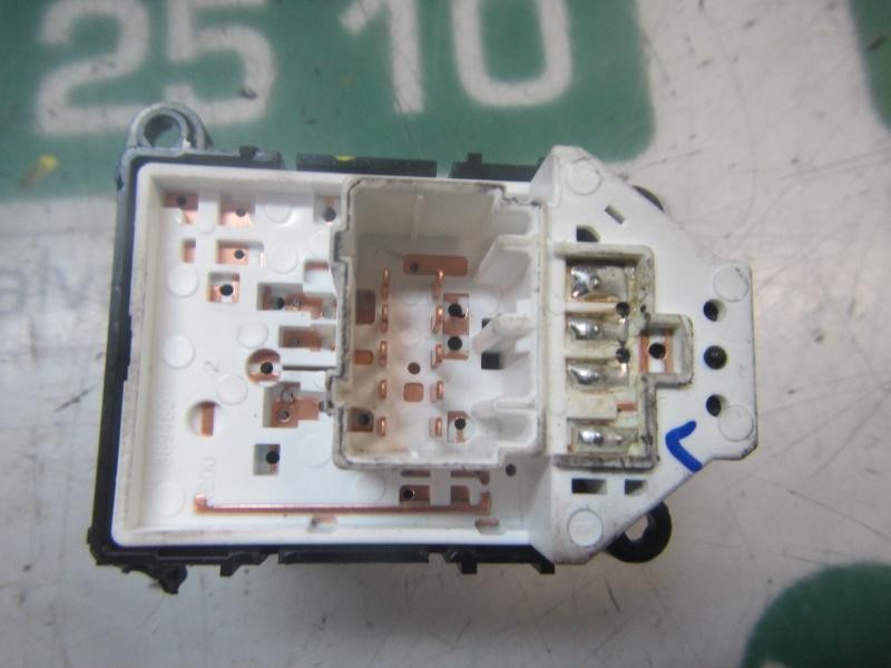 Recambio de mando retrovisor para hyundai i40 1.7 crdi cat referencia OEM IAM 935733Z000  