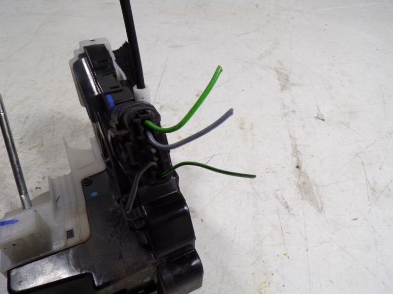 Recambio de cerradura puerta delantera derecha para hyundai i20 1.2 cat referencia OEM IAM 81320C8040 81320C8040 