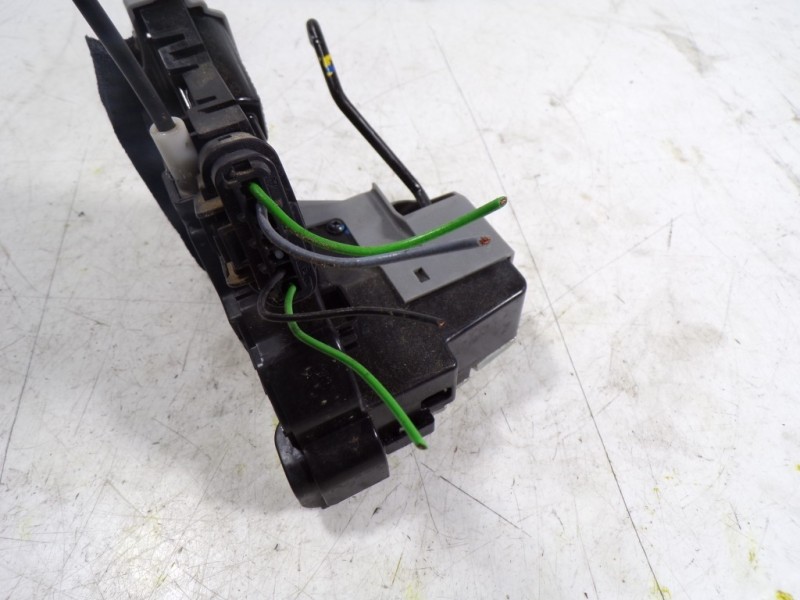 Recambio de cerradura puerta trasera izquierda para hyundai i20 1.2 cat referencia OEM IAM 81410C8020 81410C8020 