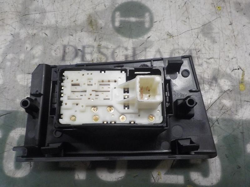 Recambio de mando elevalunas trasero derecho para toyota auris 1.8 16v (híbrido) referencia OEM IAM 8481002140  