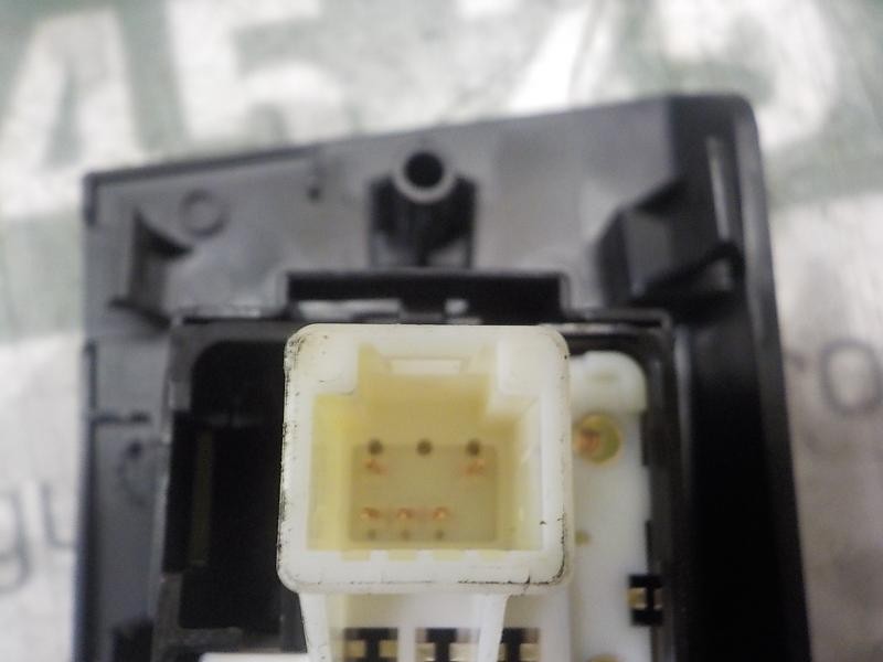 Recambio de mando elevalunas trasero derecho para toyota auris 1.8 16v (híbrido) referencia OEM IAM 8481002140  