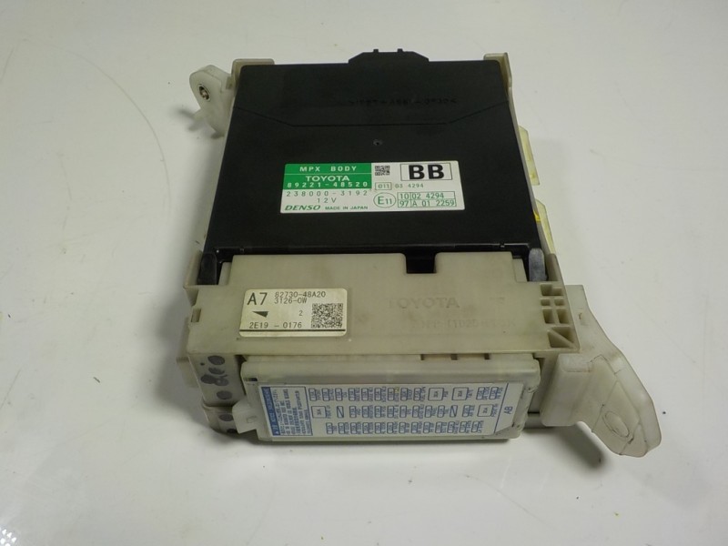 Recambio de caja reles / fusibles para lexus rx 450h referencia OEM IAM  8922148520 8273048A20