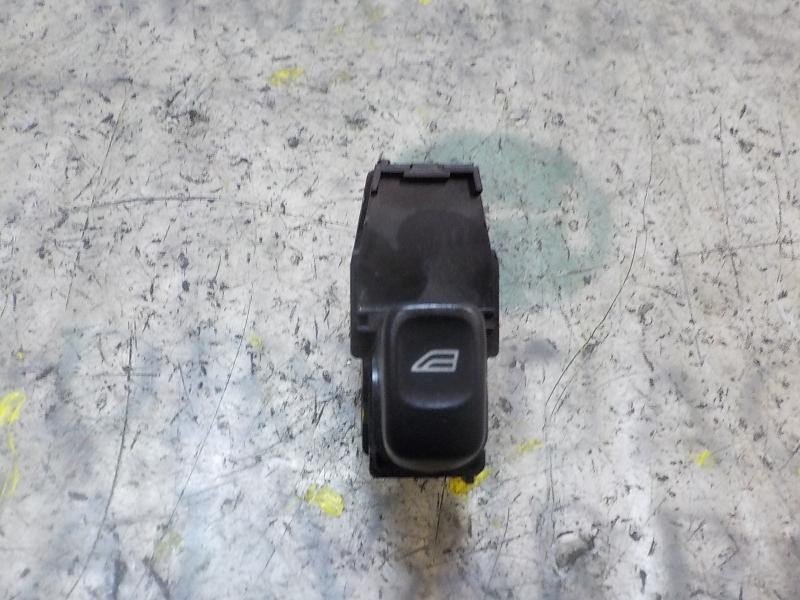 Recambio de mando elevalunas trasero derecho para volvo s60 berlina 2.4 diesel cat referencia OEM IAM 30658696  
