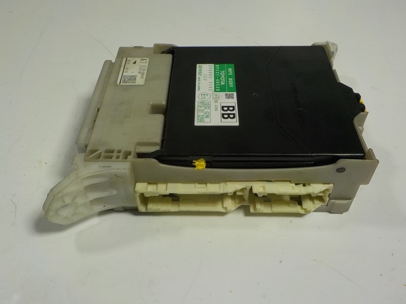 Recambio de caja reles / fusibles para lexus rx 450h referencia OEM IAM  8922148520 8273048A20