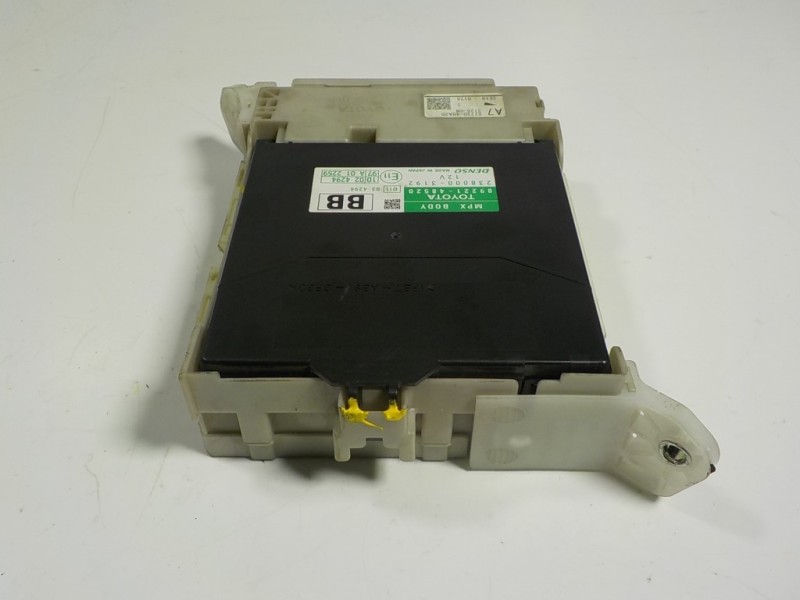 Recambio de caja reles / fusibles para lexus rx 450h referencia OEM IAM  8922148520 8273048A20