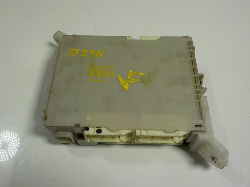 Recambio de caja reles / fusibles para lexus rx 450h referencia OEM IAM  8922148520 8273048A20