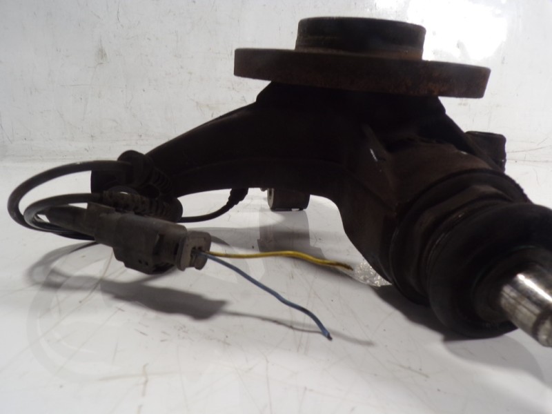 Recambio de mangueta delantera derecha para peugeot 5008 2.0 blue-hdi fap referencia OEM IAM 1606631080  