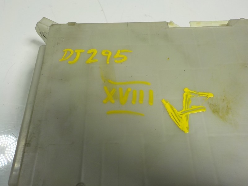 Recambio de caja reles / fusibles para lexus rx 450h referencia OEM IAM  8922148520 8273048A20