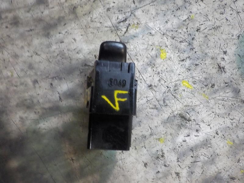 Recambio de mando elevalunas trasero izquierdo para volvo s60 berlina 2.4 diesel cat referencia OEM IAM 30658696  