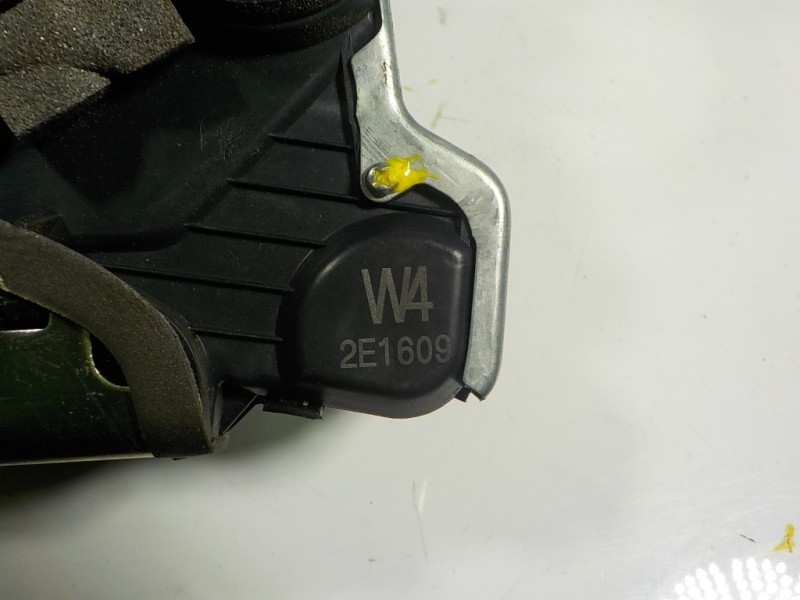 Recambio de cerradura puerta delantera derecha para lexus rx 450h referencia OEM IAM 6903060250 W42E1609 