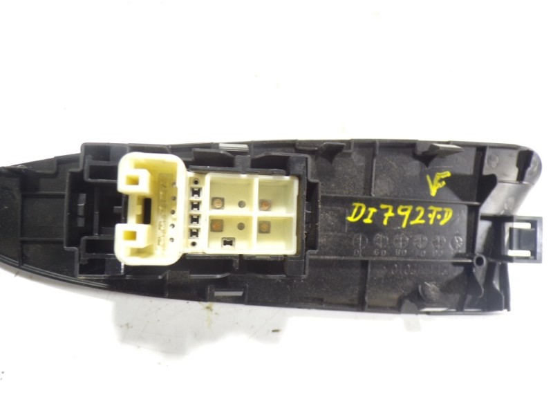Recambio de mando elevalunas trasero derecho para toyota rav 4 (a3) executive referencia OEM IAM 8481052030 7427142010 