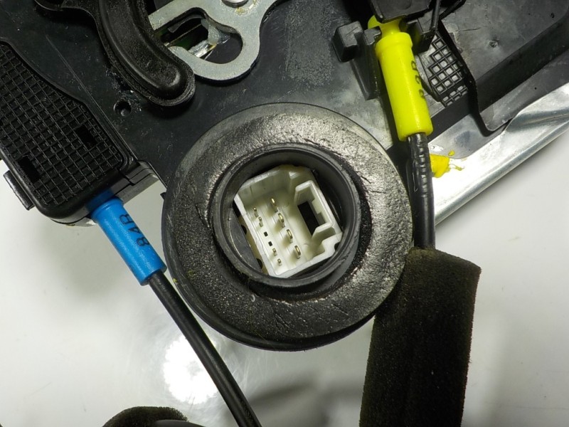 Recambio de cerradura puerta trasera izquierda para lexus rx 450h referencia OEM IAM 6906060110 M42E1718 