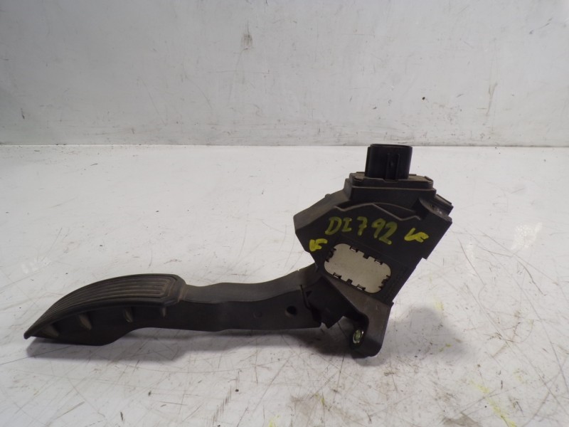 Recambio de potenciometro pedal para toyota rav 4 (a3) executive referencia OEM IAM 781100W010 781100W010 51003101974