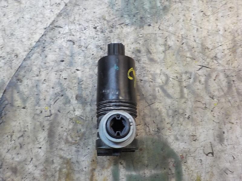 Recambio de bomba limpia para ford fiesta (ccn) titanium referencia OEM IAM 2022321  