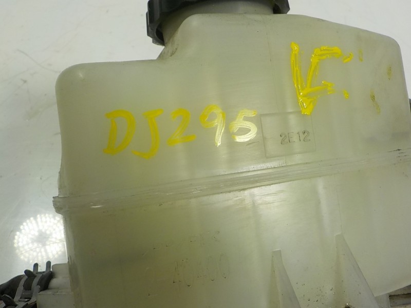 Recambio de deposito servo para lexus rx 450h referencia OEM IAM 4722048220  