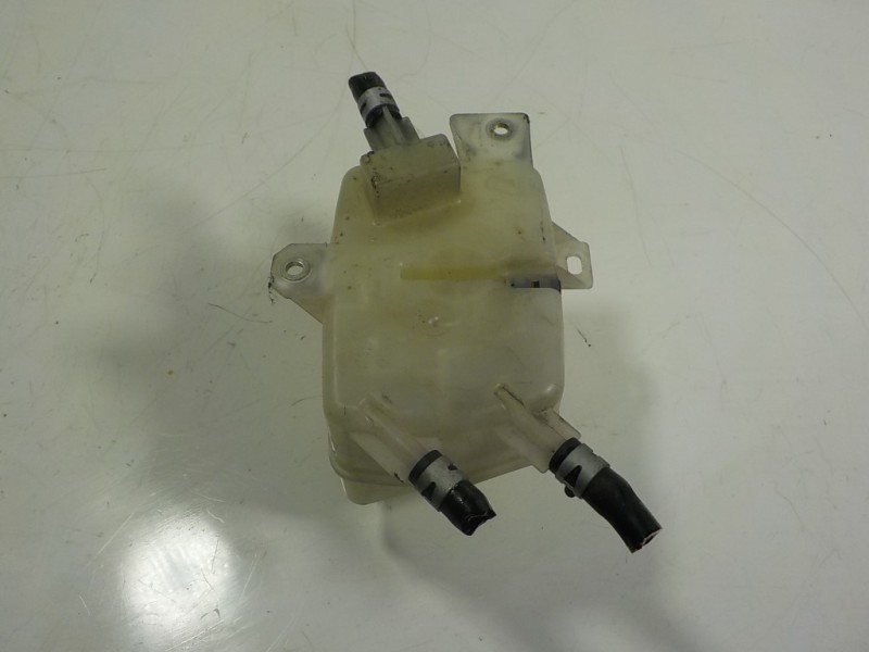 Recambio de deposito servo para lexus rx 450h referencia OEM IAM 4722048220  