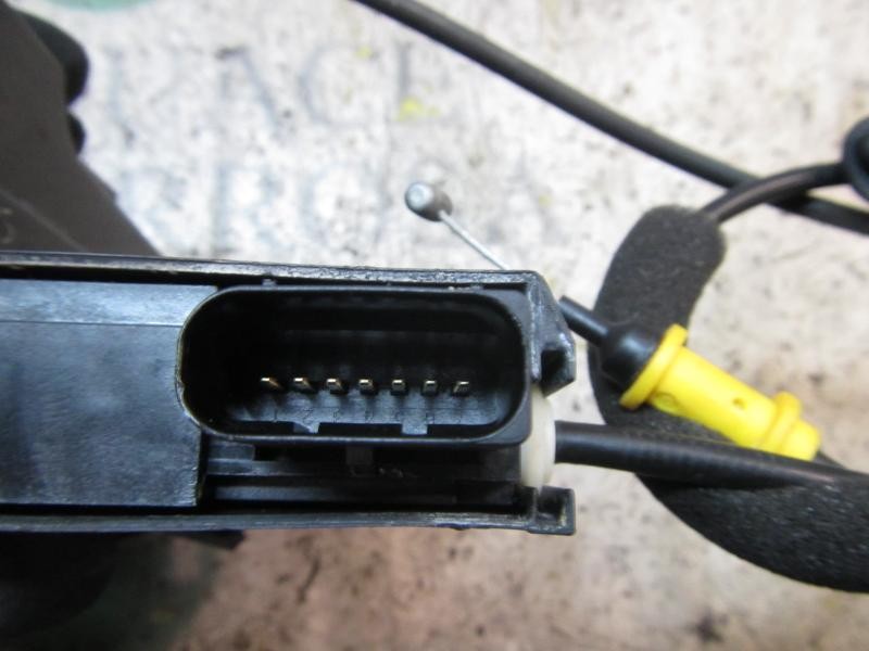 Recambio de cerradura puerta trasera derecha para peugeot 308 active referencia OEM IAM 9807954780  