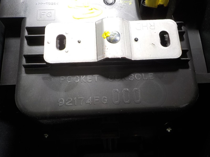 Recambio de apoyabrazos central para subaru xv advance referencia OEM IAM 92114FG000VH 92132FG050 92113AG010VH