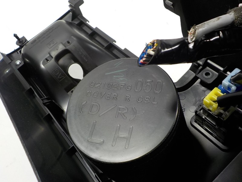 Recambio de apoyabrazos central para subaru xv advance referencia OEM IAM 92114FG000VH 92132FG050 92113AG010VH