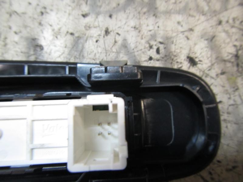 Recambio de mando elevalunas delantero derecho para peugeot 308 active referencia OEM IAM 96762292ZD  