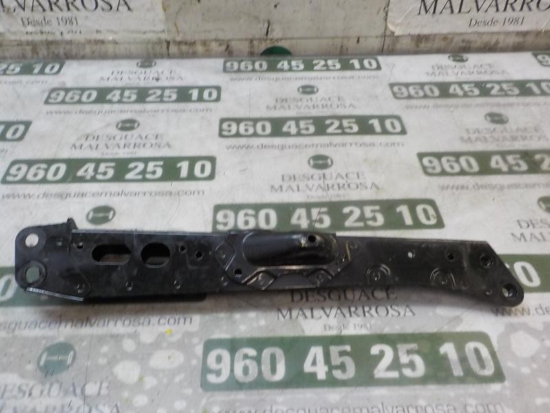 Recambio de travesaño inferior para toyota verso 1.6 d-4d cat referencia OEM IAM 5320402010  