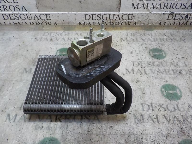 Recambio de evaporador aire acondicionado para ford fiesta (ccn) titanium referencia OEM IAM 2109235  